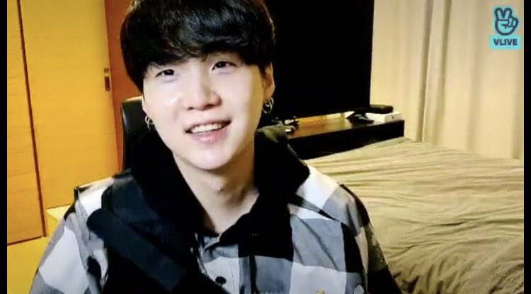yunminmijyu's tweet photo. Vライブに来てくれてありがとうありがとうありがとう😭
#Shadow #ShadowBySUGA  #Ego #EgoByJHOPE  #MAP_OF_THE_SOUL_7   #BTS  ＃슈가 #윤기 #SUGA #방탄소년단 #BTS 
#SUGA #민윤기 #슈가 #AgustD #방탄소년단 #작은것들을위한시 #BoyWithLuv  @BTS_twt https://t.co/jLE5QtyIab