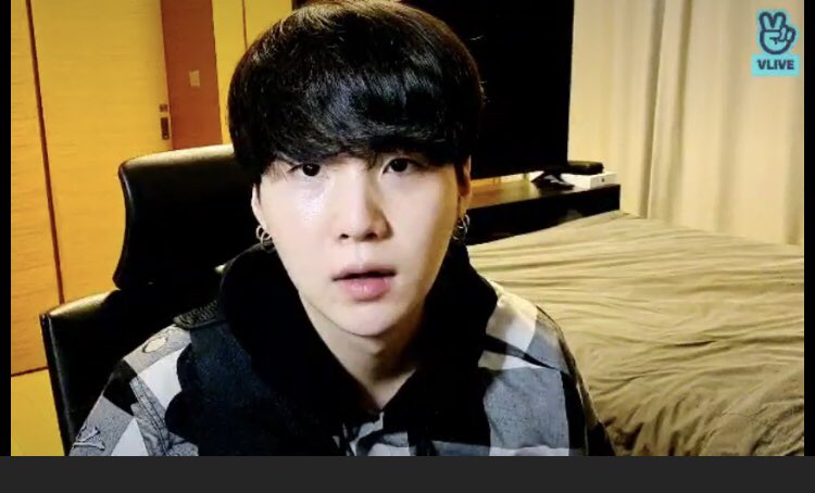 yunminmijyu's tweet photo. Vライブに来てくれてありがとうありがとうありがとう😭
#Shadow #ShadowBySUGA  #Ego #EgoByJHOPE  #MAP_OF_THE_SOUL_7   #BTS  ＃슈가 #윤기 #SUGA #방탄소년단 #BTS 
#SUGA #민윤기 #슈가 #AgustD #방탄소년단 #작은것들을위한시 #BoyWithLuv  @BTS_twt https://t.co/jLE5QtyIab