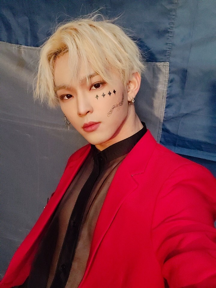 official_ONEUS's tweet photo. [#이도]
눈부셨던 아침부터 추운 밤까지 열심히 준비한 스테이지 브레이크! 재밌게 봐줘요 투문♡ https://t.co/DdjmvI0rDH