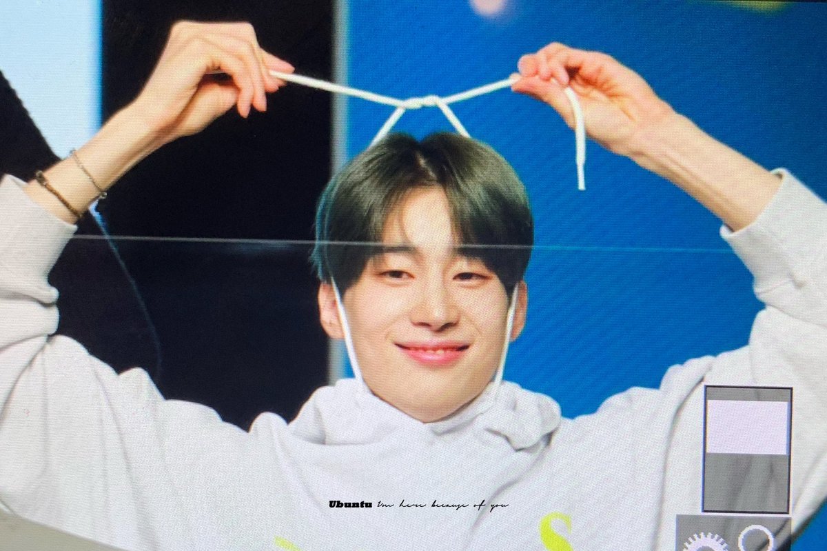 201121 슬로우애시드 팬사인회
한승우 ㄱㅇㅇ💙💛 #빅톤 #한승우