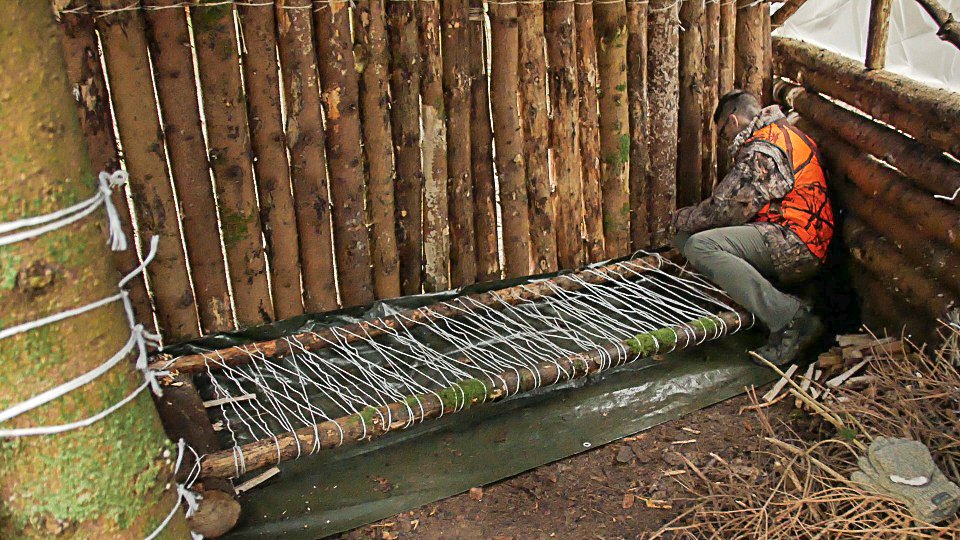 CorsiCraft's tweet photo. Ce n'est pas un lit 4 étoiles mais je vous confirme que c'est quand même un lit très appréciable et confortable 😎

#bushcraft #forest #foret #intothewild #inthewoods #bushcraftfrance #bushcraftcamp #makingbushcraftcamp #survie #adventurer #sleepintheforest #makingbed https://t.co/kcAHhq7Ogn