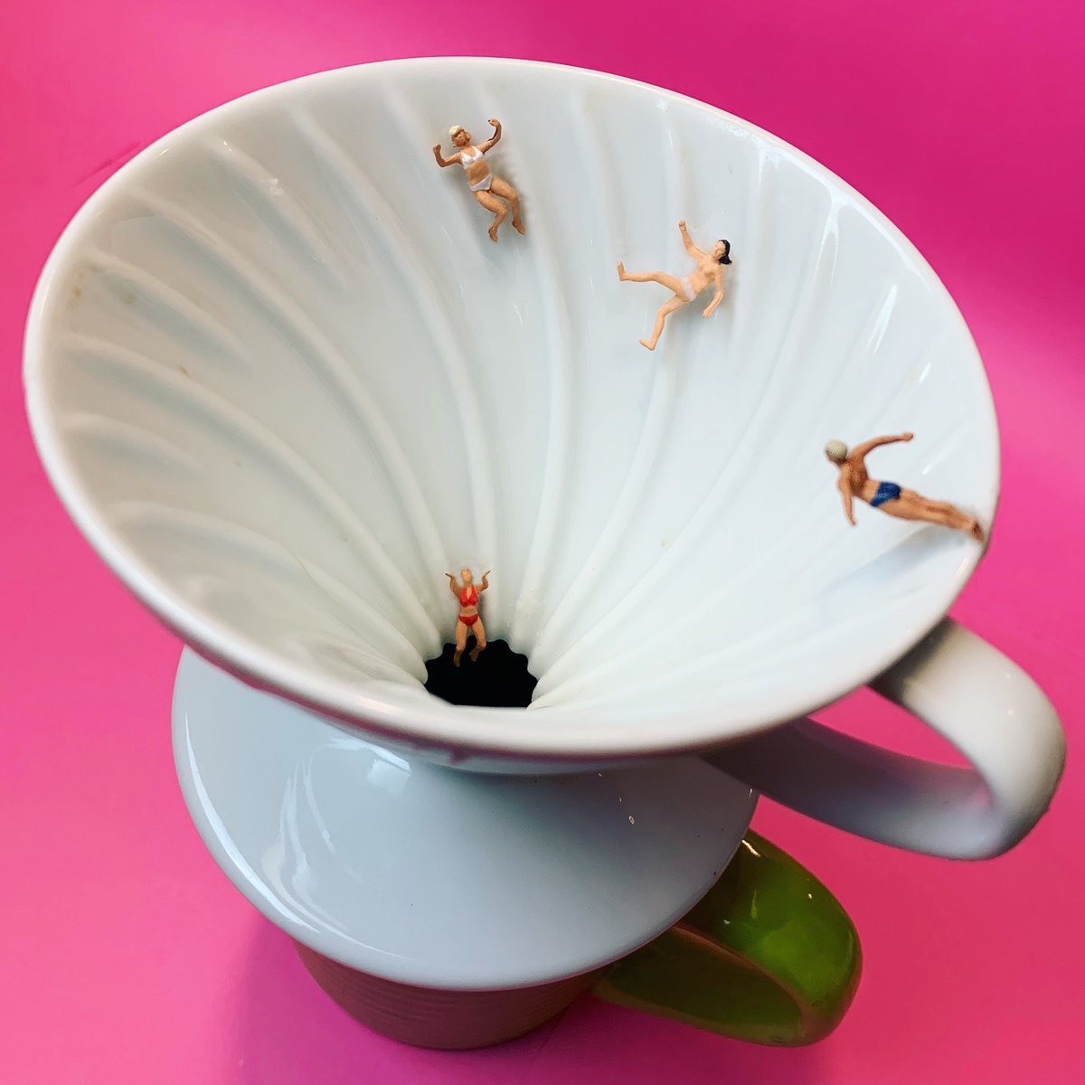 sweatpantsmom's tweet image. Maybe there is such a thing as too much coffee.
.
Entry #5 in the @JHLosAngeles #tinyarchitect contest
#JapanHouseLA
.
#coffee #pourover #architecture #miniature #tiny #design