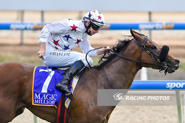 anz_news's tweet photo. #Sisstar clings on to take out the Magic Millions 3&4YO Classic. This full-sister to 🌟Sunlight was sold at the @mmsnippets Gold Coast for $600K from @widdenstud to @mcevoymitchell and @dredvers. She now takes her prizemoney tally to over $350K @mcevoymitchell 📸Racing Photos https://t.co/OrRK7ZFgXB