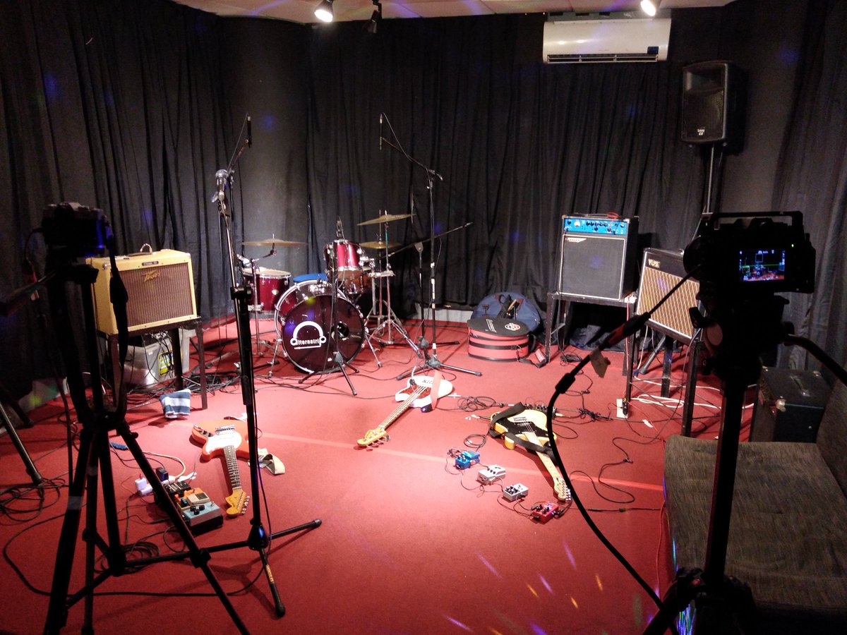 redverb_studio's tweet photo. @catshelfrecords acts live in a few minutes here at the studio #gigfromhome https://t.co/dNwT9L9BqC