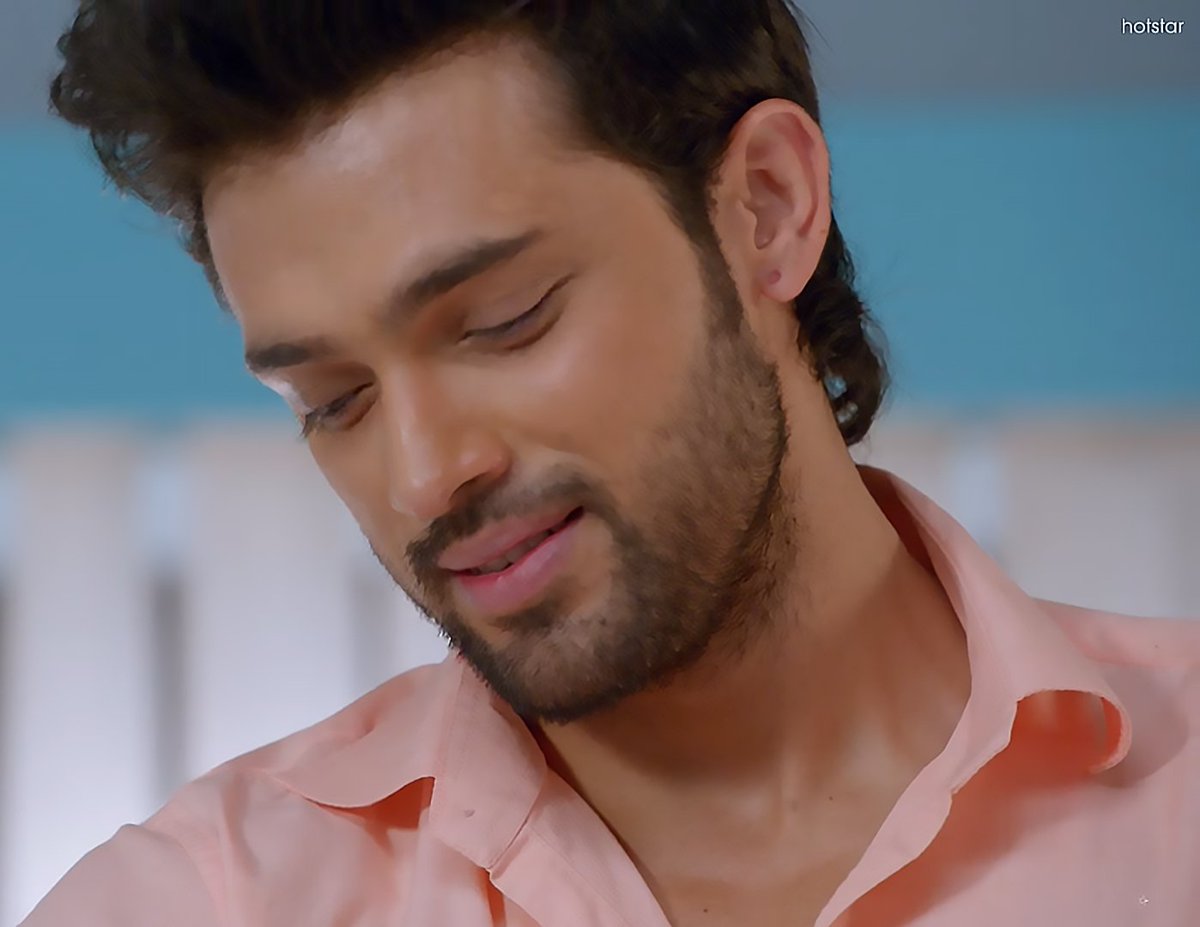 Before Papa could gather himself, baby Cutie Pie quickly clings on to Papa's finger, tongue-thrusts gleefully, smiles& winks at him! ECSTASY begins to engulf Anu...she's not just a baby, she's that piece of their hearts that walked out of them!  #ParthSamthaan  #KasautiiZindagiiKay