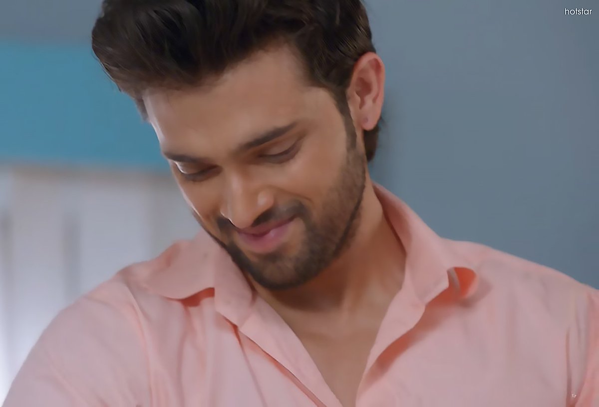 "Mere dil mein jagah KHUDA ki khaali thi, dekha wahan pe aaj tera chehra hai"! Holding one's baby is the closest one gets to feeling the GOD inside u!With his hand enveloped around his Cutie Pie's lil fingers  #AnuragBasu walks towards his P! #ParthSamthaan  #KasautiiZindagiiKay