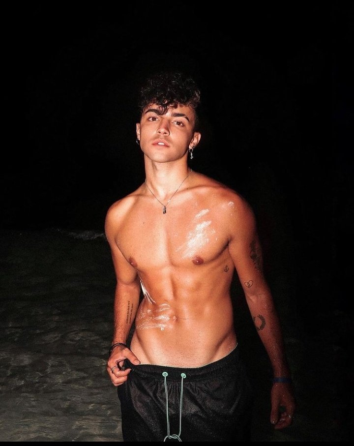 wr_almaa97's tweet photo. Que hombre 🔥👄🔥🤤 #SamEsTalento https://t.co/U1yHSElON1