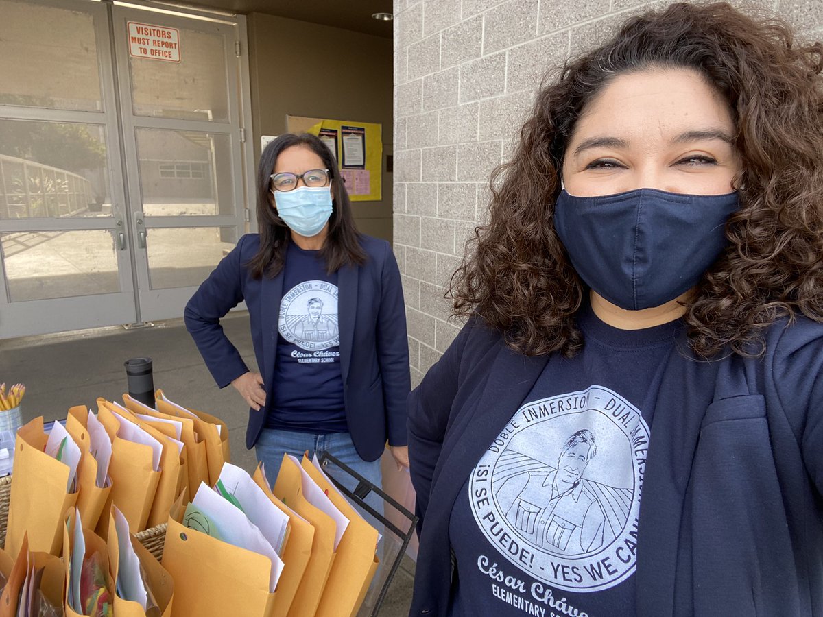 BrendaOcampo24's tweet photo. Kindergarten materials distribution day! Creating proficient bilinguals one day at a time. #sísepuede #dualimmersion #chavezelementary https://t.co/VFqKqiq04L