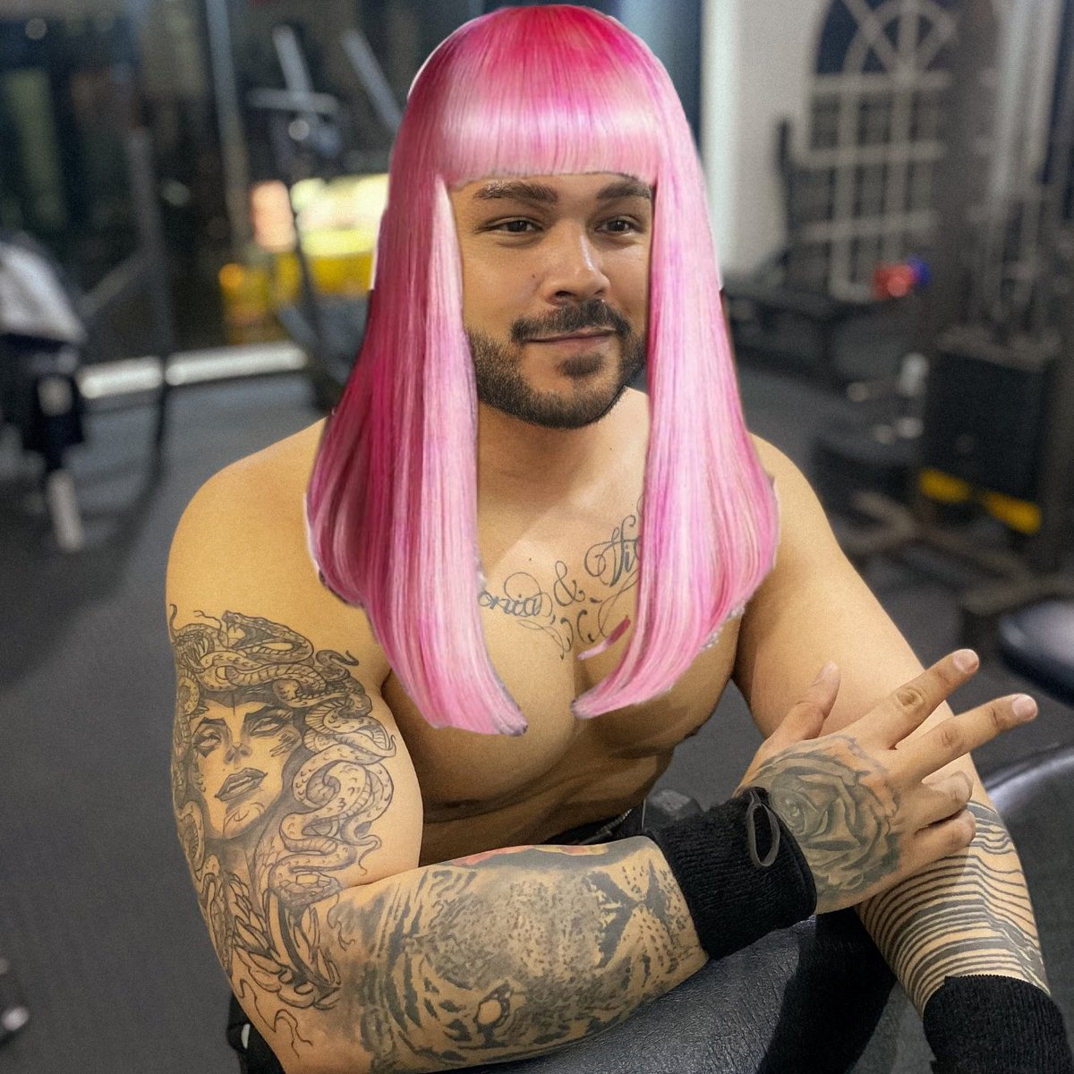 AkoSiPabloCruz's tweet photo. #PinkFriday10
#PinkFriday
#PinkFridayAnniversaryParty
#Barbz https://t.co/rzQ9YNnB2P
