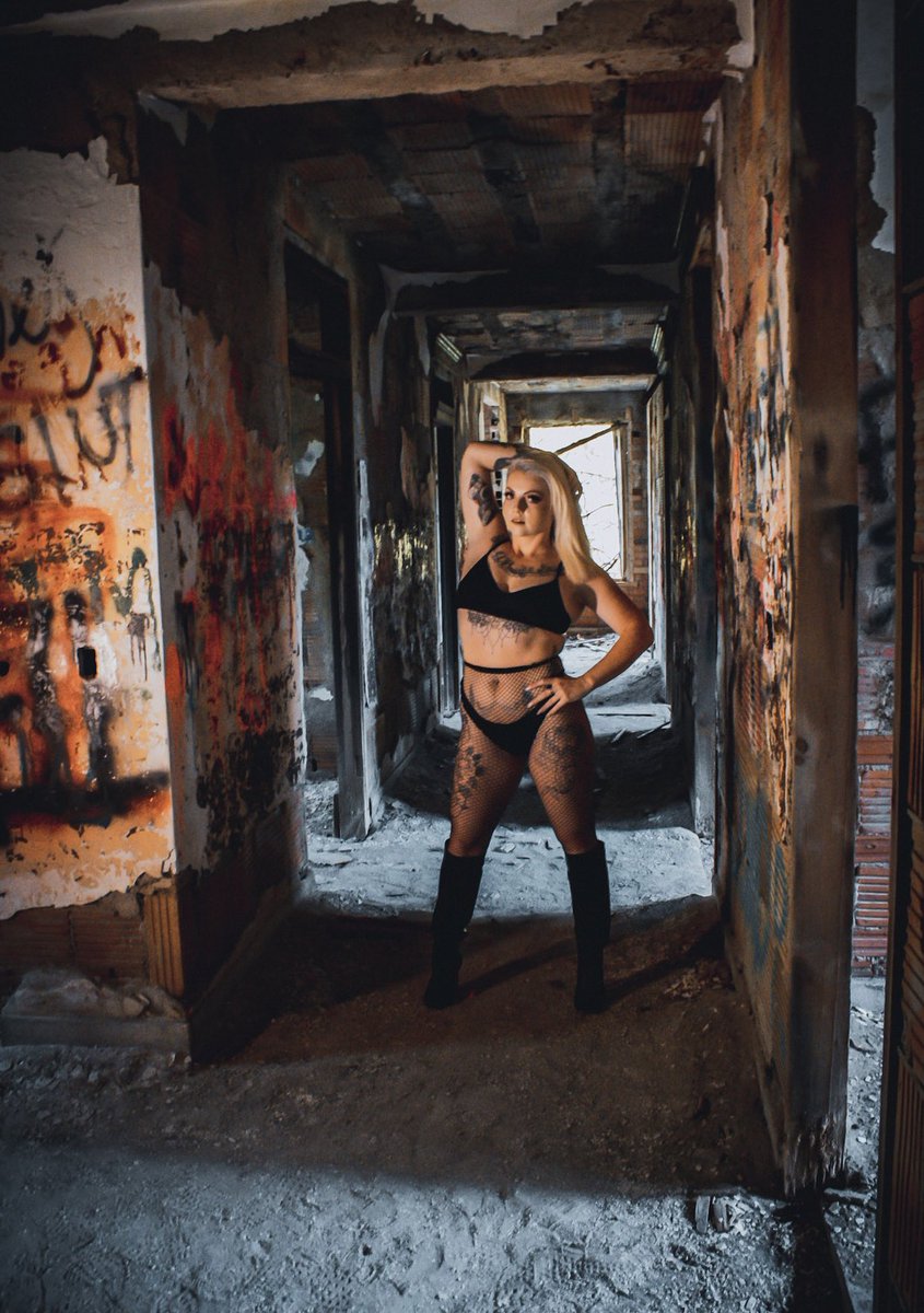 justjennfitness's tweet photo. Just wearing a bikini in an abandoned sanitarium. 🖤 #ModelLife #FinallySigned https://t.co/DLRmpqO0Pf
