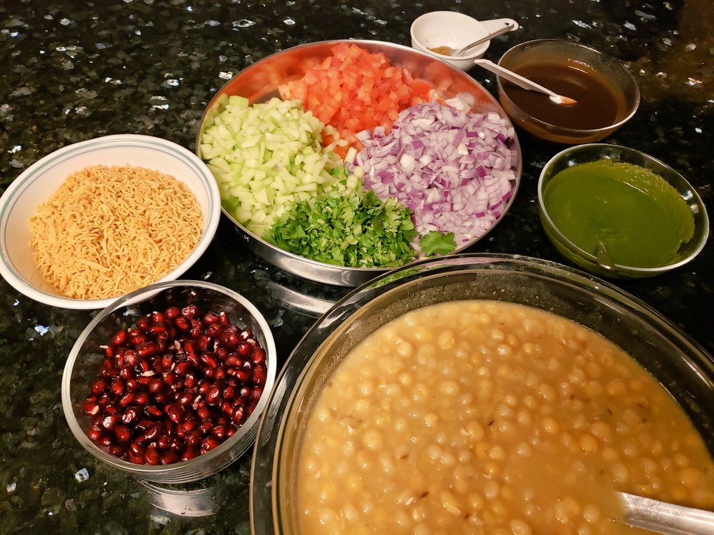 umamithun's tweet image. Ragda Patties from scratch including omapodi. #FridayMood #FridayCooking #Friday #RagdaPatties