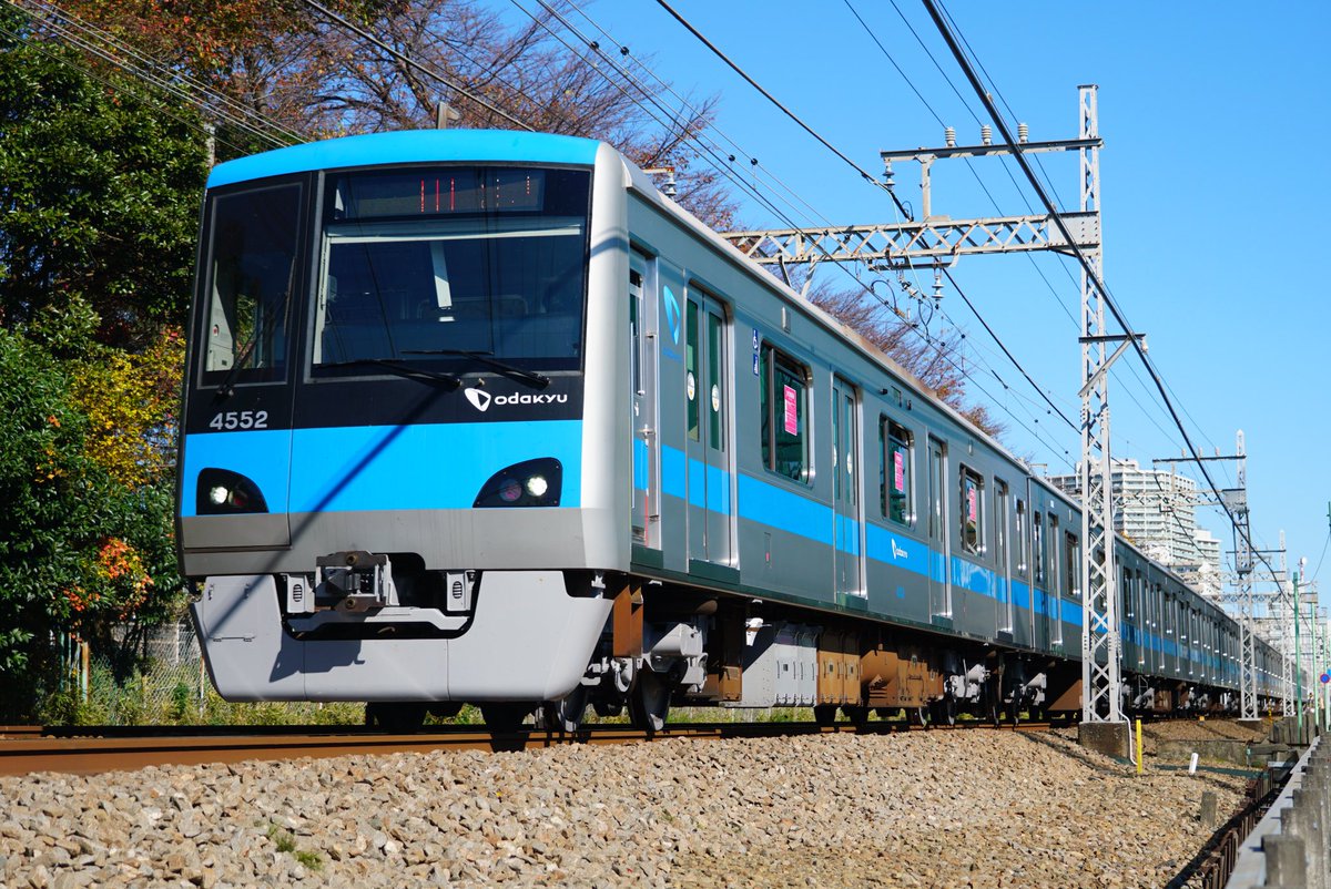 Xiaoring 橋本技術研究所 A Twitteren 青空に伸びるブルーのライン 相模原に小田急を撮りにきました 天気 が最高で沿線の木々も色とりどりになり 今日の小田急は優勝日和です 年11月21日 小田急相模原 相模大野にて 秋の小田急線京王線めぐり