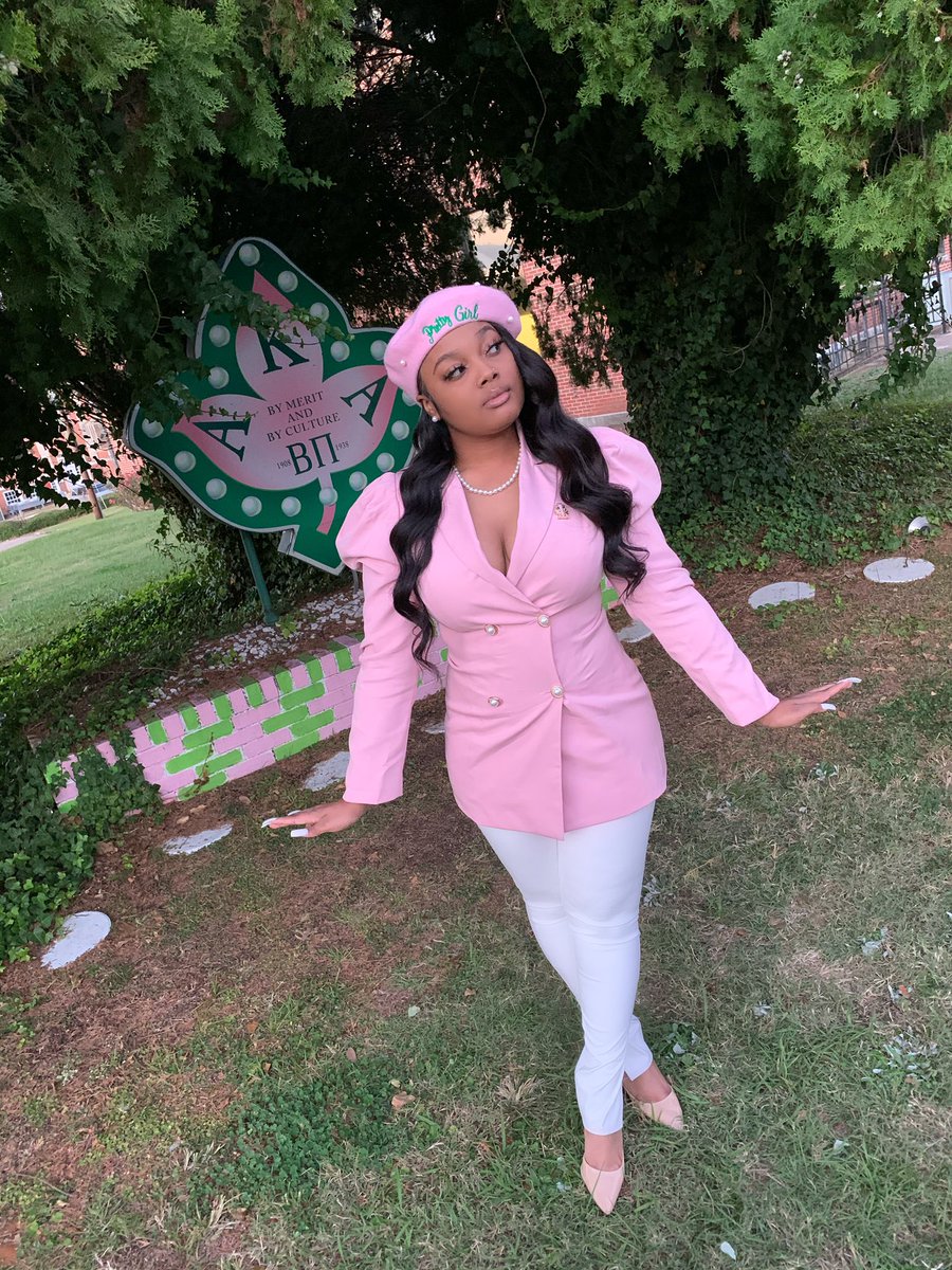 IndyaAnderson6's tweet image. Allow me to reintroduce myself as the O So Pretty... MAIN AttrAKtion💚💗🐸 #AKA #BetaPi #myasu