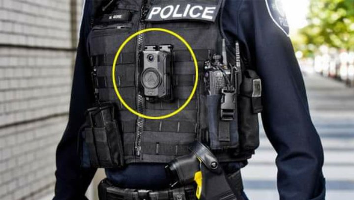 Marchfoward's tweet photo. PDRM AKAN MULA PAKAI BODY CAM TAHUN DEPAN

Menteri Dalam Negeri Datuk Seri Hamzah Zainuddin menyatakan bahawa 2,190 kamera badan 4G akan dipesan dan dipasang pada anggota PDRM utk meningkatkan integriti pasukan polis https://t.co/0GNx9vfGvk