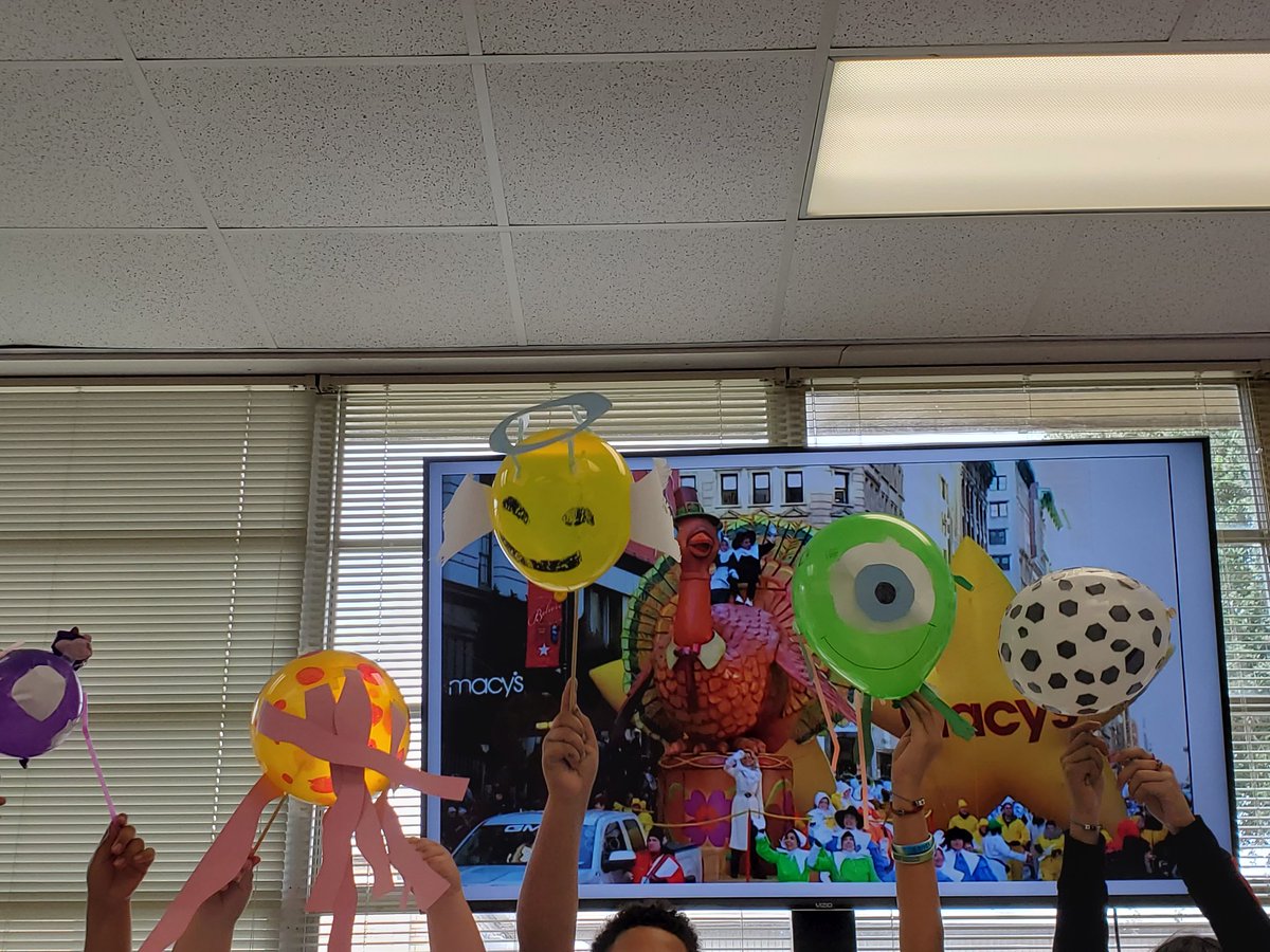 RubioClass's tweet image. Part 2! Our designs are ready for the  #MacysParade From Angleton, TX to New York City, NY Happy Thanksgiving! @Southside_AISD