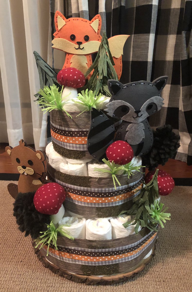 Can I just tell you how much I love making diaper cakes?! Excited to drop this off tomorrow! 🤗