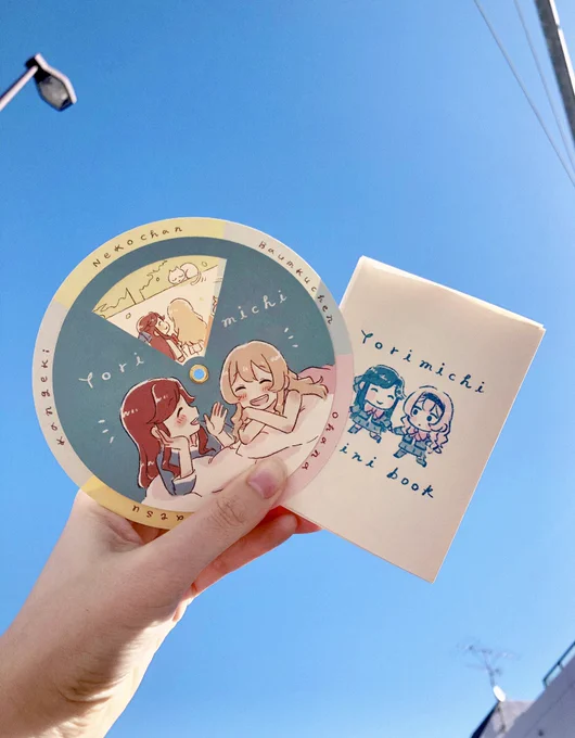 11/23 SLS6rd 新刊『Yorimichi』サンプルです???
真矢クロちゃんの放課後寄り道がテーマで、くるくる回る真矢クロ盤とミニブックのセットとなります!くるくる回して出てくる5つの場面とミニブックの漫画が連動しております?
よろしくお願いしますー!
#SLS6th 