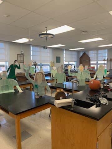 LCCrusaders's tweet photo. Today was last day of in-person @LCCrusaders classes before Montco moves to all-virtual instruction for 2 weeks, In support of their classroom goals Mrs U’Selis Honors Physics freshmen made sure to fill their seats with their smiling faces @AOPS_Schools @NCEATALK @CathSchoolNews https://t.co/jyelEGuflr