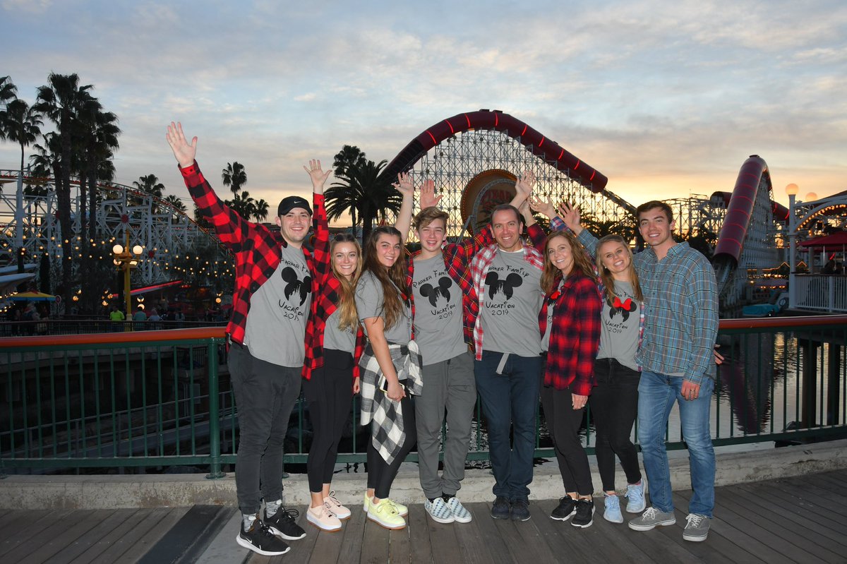 rob8cake's tweet image. I’m so grateful for my family! #givethanks