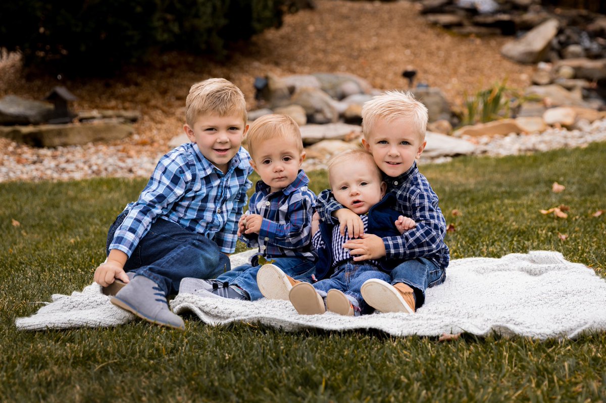 MKoenig30's tweet photo. I love family photo day. Family photos 2020 edition. #FoxVsThePhotographer #CJTheGooseIsLoose #LTturtlePower #WeAreTheKoenigs https://t.co/I8n0RVXbjO