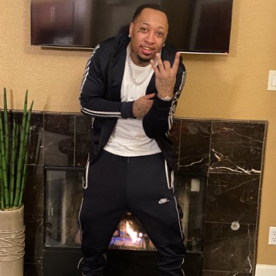 squeezo2482's tweet photo. #NewProfilePic https://t.co/WUPa4s2lBI