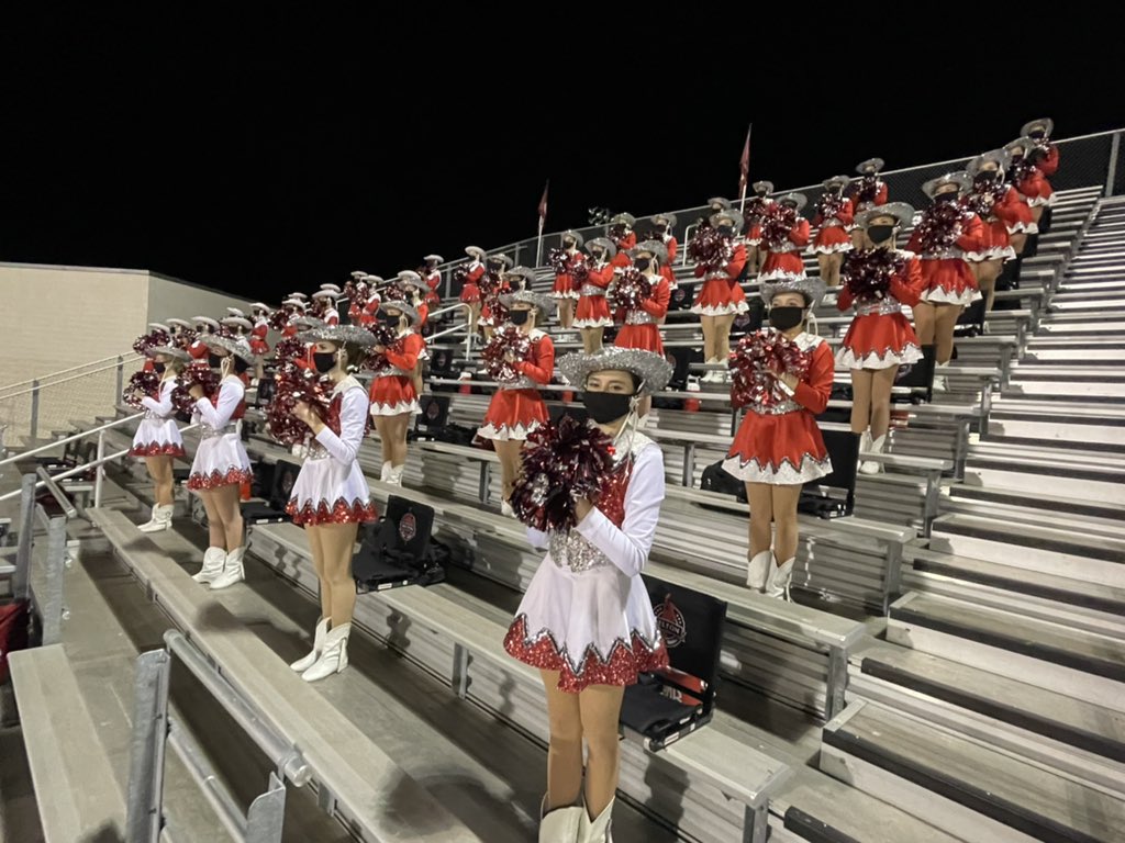 randypittenger's tweet photo. Awesome kick-tastic halftime performance by our Belton Magic Belles! #MagicBelles #BeltonHoCo #ILoveBelton https://t.co/qcte0QHTLB