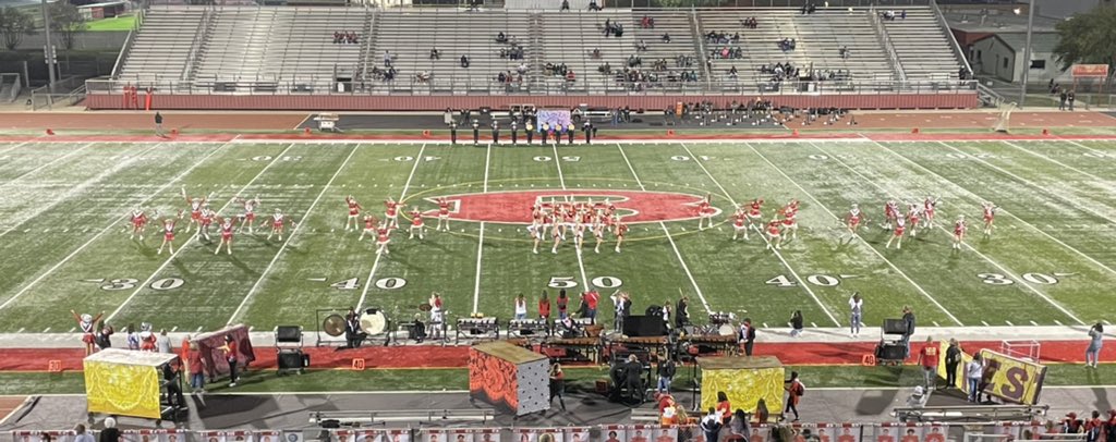 randypittenger's tweet photo. Awesome kick-tastic halftime performance by our Belton Magic Belles! #MagicBelles #BeltonHoCo #ILoveBelton https://t.co/qcte0QHTLB