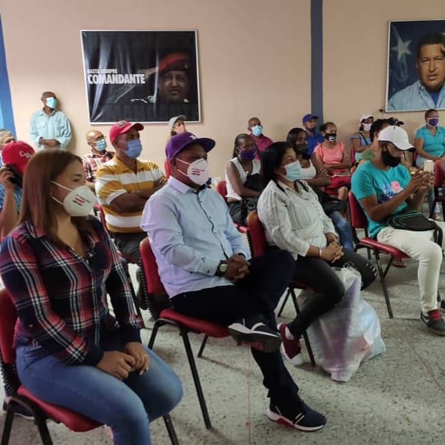 LuisEGarciaC7's tweet photo. En formación los encargados de vigilar el proceso de votación y garantizar su transparencia... Taller de Técnica Electoral para Jefes de UBCH del municipio #Independecia
#VenVamosJuntos
#Circuito7Indetenible
#InnovaciónYSoberaníaTecnológica
@NicolasMaduro
@HectoRodriguez https://t.co/58TLtdHLsf