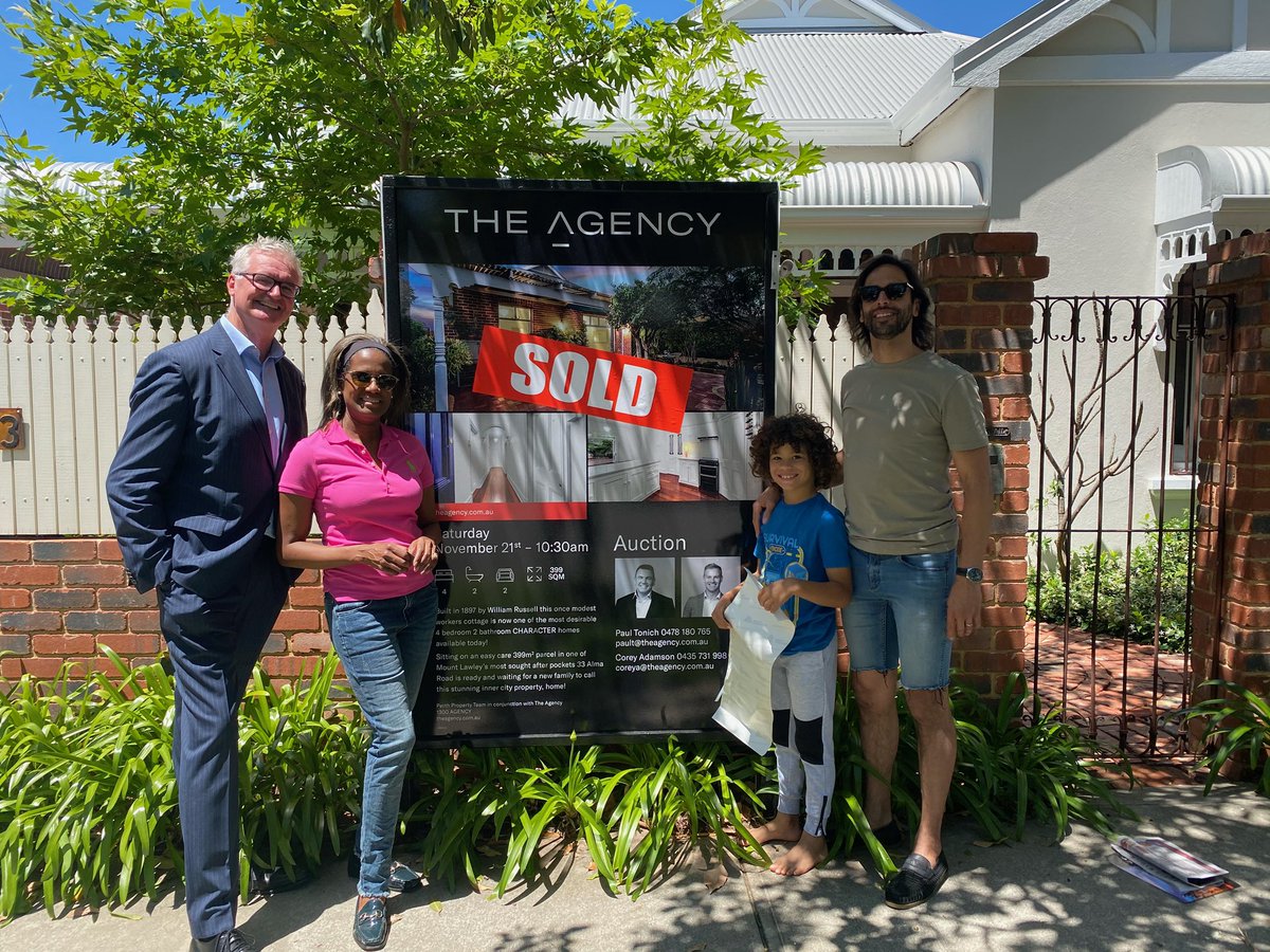 TimGossage's tweet photo. The best job ever β€οΈ thanks to #TheAgency @coreyadamson @paultonich #teamwork #sold #mtlawley #auctioneer #goinggoingone https://t.co/82abmTu2fP