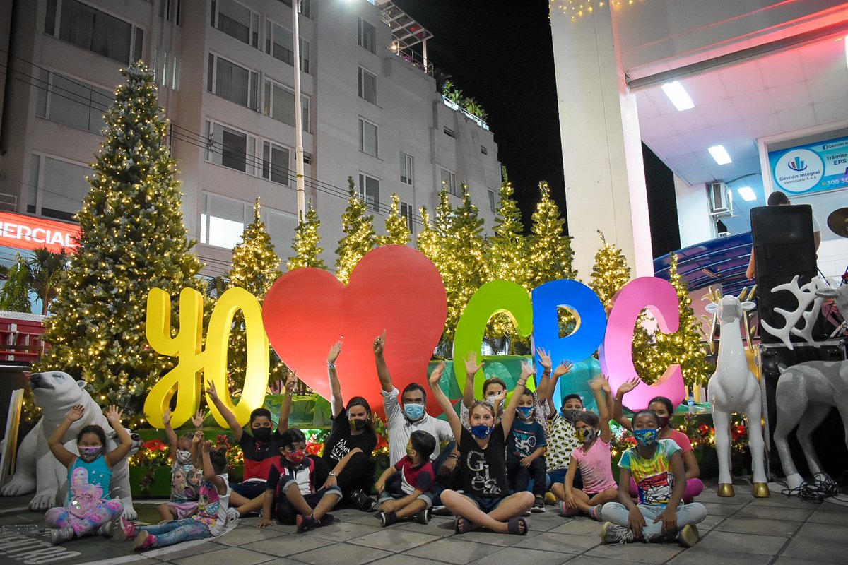 LydaChristian18's tweet photo. Con ilusión, esperanza y mucho amor hemos recibido la navidad en el Centro Comercial Popular (CPC)
El mensaje y la tarea que nos queda, después de un año tan difícil, es unirnos y apoyarnos entre todos para superar los obstáculos y salir adelante.
¡En el CPC lo tenemos todo! https://t.co/ujHgDlqlgF