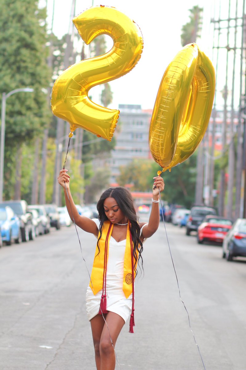 kemimarie's tweet photo. I am the first person in my family to graduate. I am graduating with honors recognition as a 20 year old single mom. i really did that! class of 2020 baby 🥳🥂! https://t.co/Sj8Fcn5Jd0