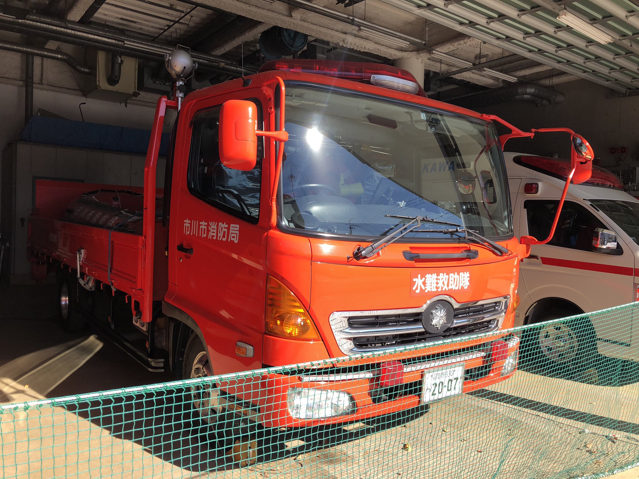 緊急車両ファン 市川市消防局 西消防署 大洲出張所 水難救助隊の機材運搬車 T Co Tm2q5rzr24 Twitter