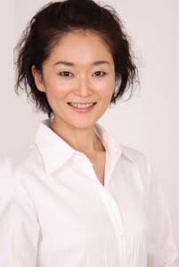 Noda Hirosi Twitterissa 声優のよのひかりさんがお亡くなりになられました プラダを着た悪魔 のエミリー役や パパvs 新しいパパ のサラ役 ワンダー ウーマンのイザベル マル博士役 スタートレック ディスカバリーのマイケル バーナム中佐役など演じて来た