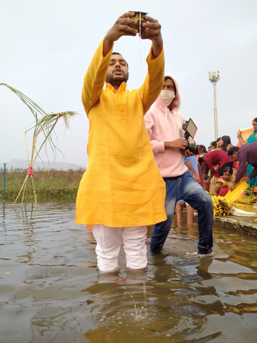 ASHISHJSP's tweet photo. एहि सूर्य सहस्त्रांशो तेजोराशे जगत्पते । अनुकम्पय मां देवी गृहाणा‌र्घ्यं दिवाकर।।
छठ महापर्व की हार्दिक शुभकामनाएं... https://t.co/4dps0vCgD9