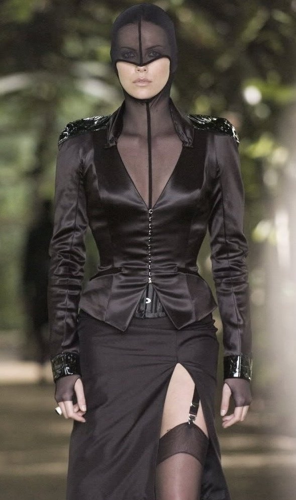 NINETIESWITCH's tweet photo. Megan Thee Stallion referencing Karyn Kusama's 'Aeon Flux' (2005), 90s Thierry Mugler on Charlize Theron +*.+ https://t.co/8Eyfxvs6o1