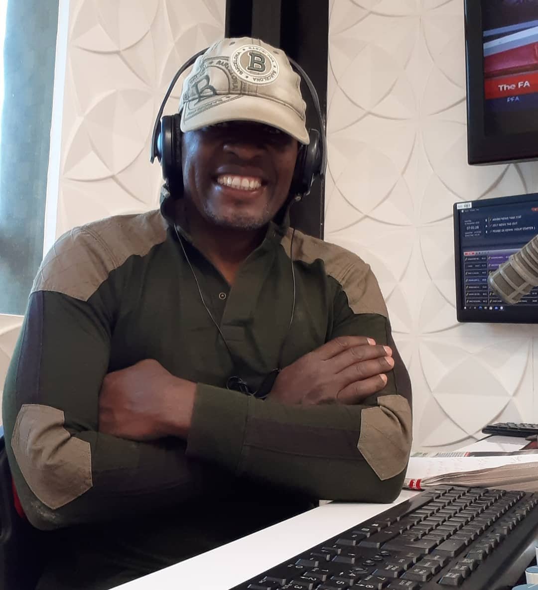 MwololoBramwell's tweet photo. 7am Saturday morning wiras kama kawa #MazungumzoWaziWazi 97.5fm @RadioJamboKenya unasikiza ukiwa wapi https://t.co/yAQPacXOWg