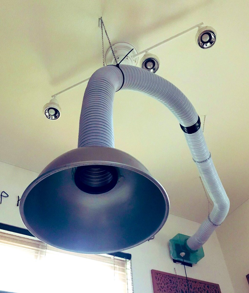 Hiro Yuki おはようございます 突然ですが 食卓用換気扇の作り方 用意する物 大きめのタッパー 空調服用usbファン アルミダクトホース アルミボウル 後は写真の通り加工して組み立てるだけ これでも吸引力すごいんです 七輪