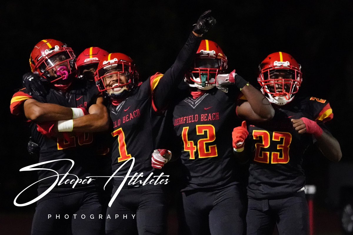 The #DeerfieldBeach #Bucks defense celebrates a fumble recovery for a TD by 2022 DB Jah'Kyas Dokes vs #McArthur