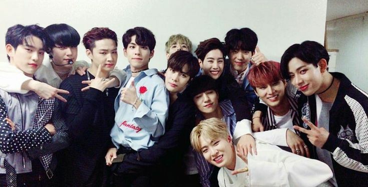 beenediccte's tweet photo. our leader park sungjin &amp; im jaebeom with their kids 💙💚 https://t.co/wXtSEKGnkd