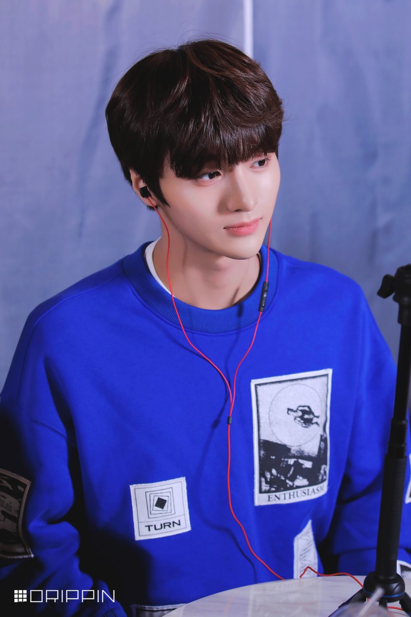 DRIPPIN's tweet photo. [📸] 201120 Video Call Event Behind

◾#차준호

#DRIPPIN #드리핀
#Boyager #Nostalgia https://t.co/9KsRqTfmWf