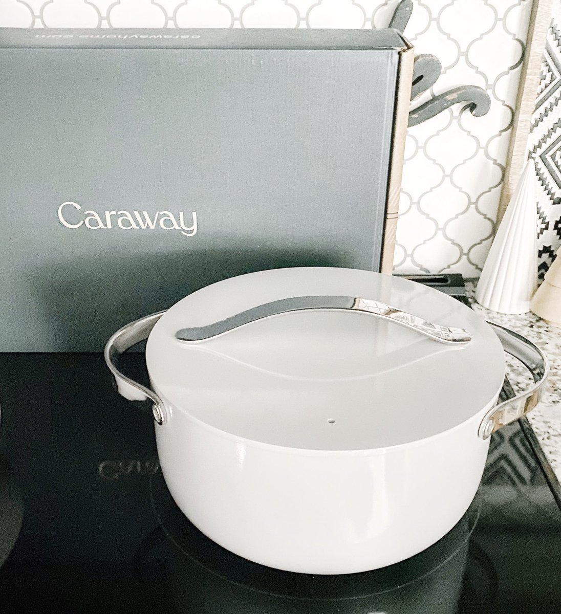 GypseaWanderer's tweet photo. Check out these amazing non toxic ceramic coated cookware with easy clean non stick pots and pans. From the stove top the oven. Comes in several colors and for Christmas they have huge sales. Head over to https://t.co/qDyiDQKZGX #cookware #caraway #ceramicpans #potsandpans https://t.co/QZUhURTyJP