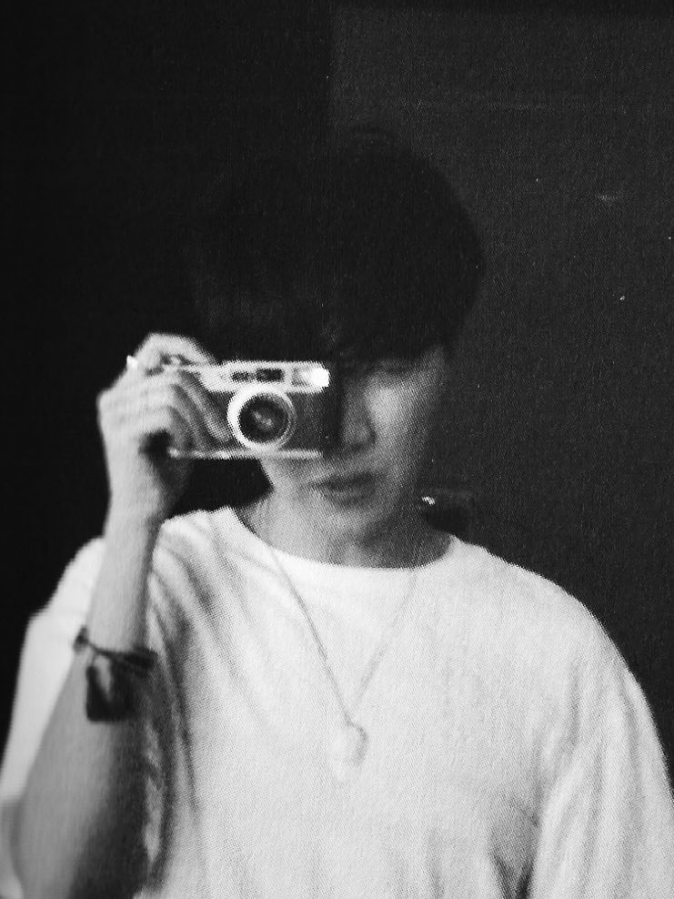 📸
