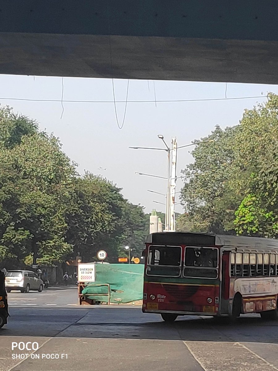 bhimsen96's tweet photo. Why is always in the day lights are on, metro work at Vikhroli or in whole mumbai. #mmrda #MumbaiMetro #metrorailwork does the contacter have extra budget to provide light in day. https://t.co/xhQ7jz7sOW