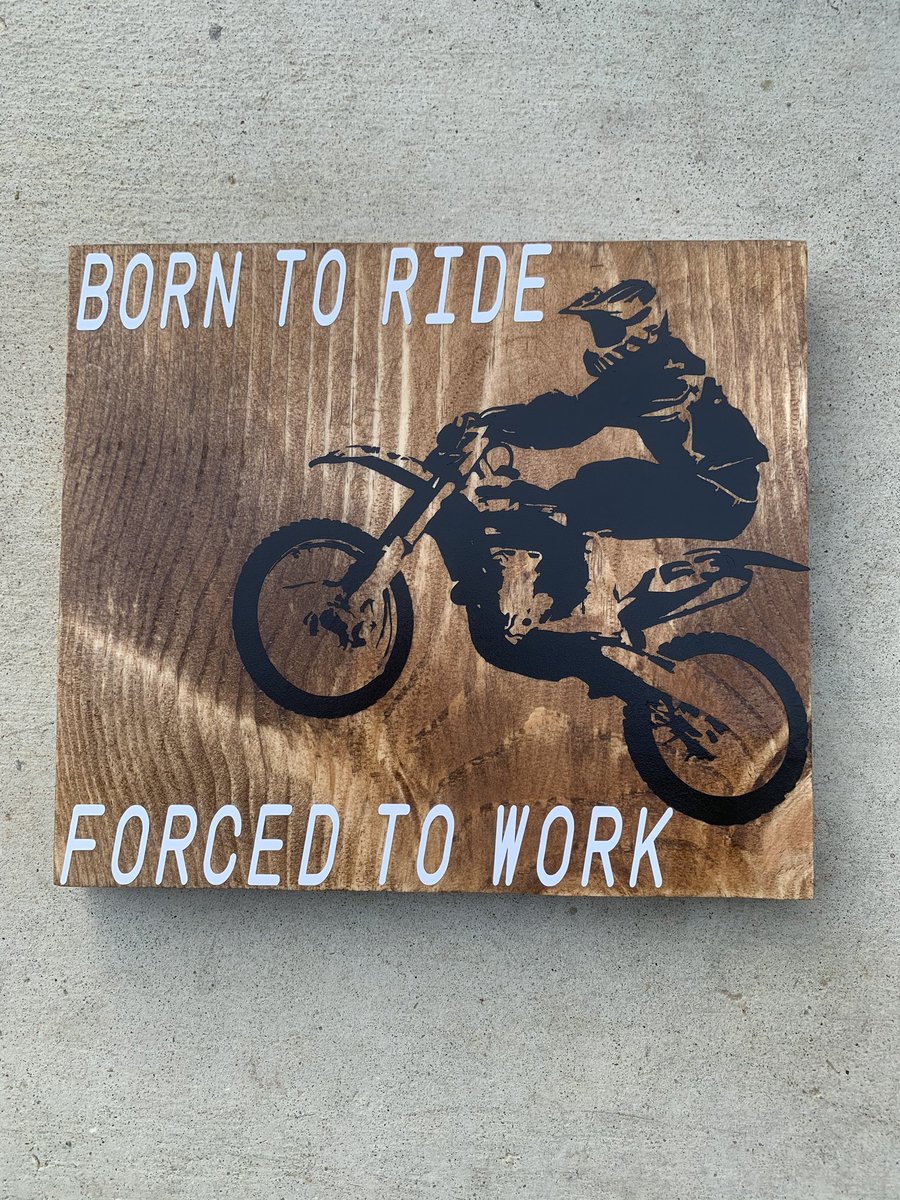 Tinyymom's tweet photo. @sophienaylor_ https://t.co/zAB8v3XTJB candles, scrubs, wood ornaments &amp; wood signs! I only have candles on my Etsy but take orders direct message 🤍 https://t.co/itmmA7PR2k