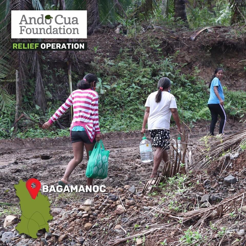AndoFoundation's tweet photo. Relief goods distribution to 186 affected households of Brgy. Hinipian and Salvacion, Bagamanoc. 

Maraming Salamat, Sir Ronaldo Tan of Asia Brewery for the Absolute drinking water. 

#TindogCatanduanes #BangonCatanduanes #HelpCatanduanes 
#RollyPH #UlyssesPH #AndoCuaFoundation https://t.co/8Cl1sUP96i
