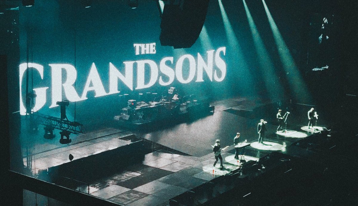 cocoguif's tweet photo. imagine being serenaded by this two handsome boys✨ 

#Fantopia2020 #FantopiaxTheGrandsons https://t.co/FjNxI3y2d3