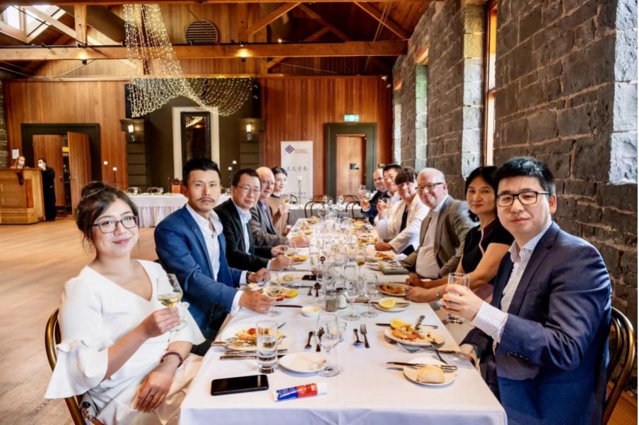 Australia: Other guests at JS Group's 傑昇集团 Goona Warra promotion of Kelvin Ho's Asia Pacific Capital 亚太资本 included James Ye of Shinewing, Paul Qu, director of Asia Pacific Capital, and shareholders Jack Cao, Wilson Gu and Nemo Lou  https://web.archive.org/web/20201121043703/https://www.yeeyi.com/news/index.php?app=home&act=article&aid=800466