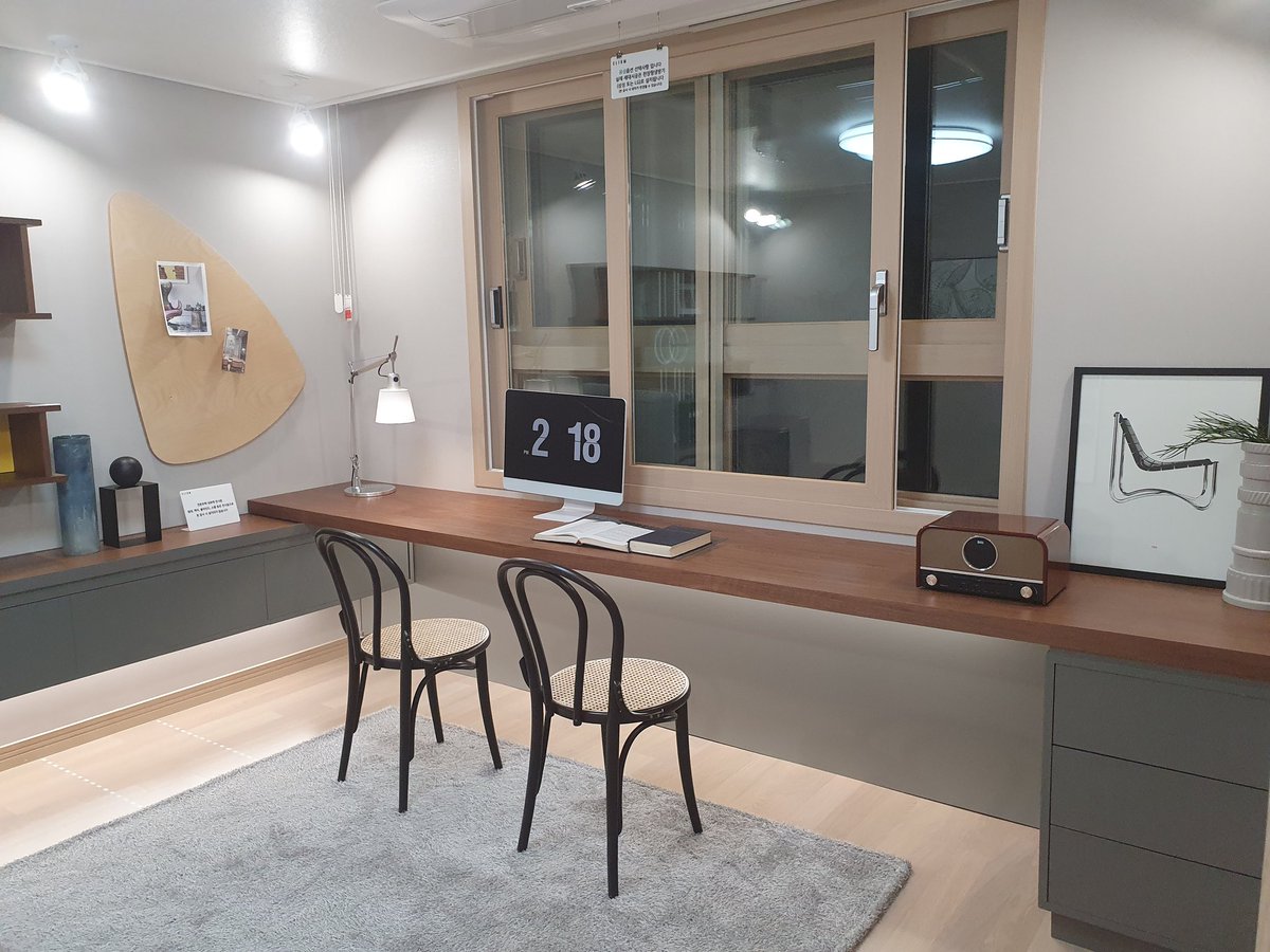 그래도
염두해 둘것은
어떻게든 공감의 장에
들어가면 안도와
편안함이 있음을
기억하기에
조급함 보다
활력이 생긴다.