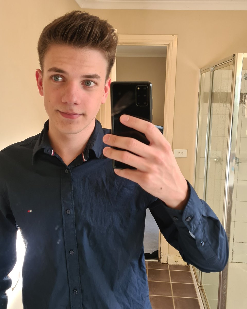 ConnorPeters's tweet photo. Waiting for you daddy 😛☺ https://t.co/tpR5t1C1Sz