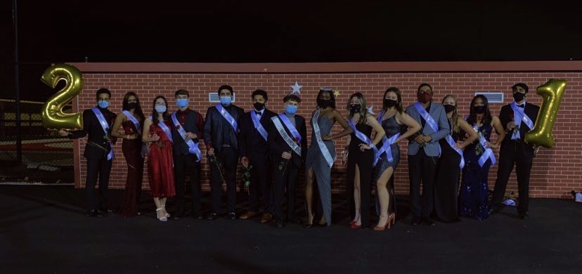 krystalramss's tweet photo. so grateful we were able to have a ceremony for our court! happy homecoming❤️💛 https://t.co/GENPuWkgz4